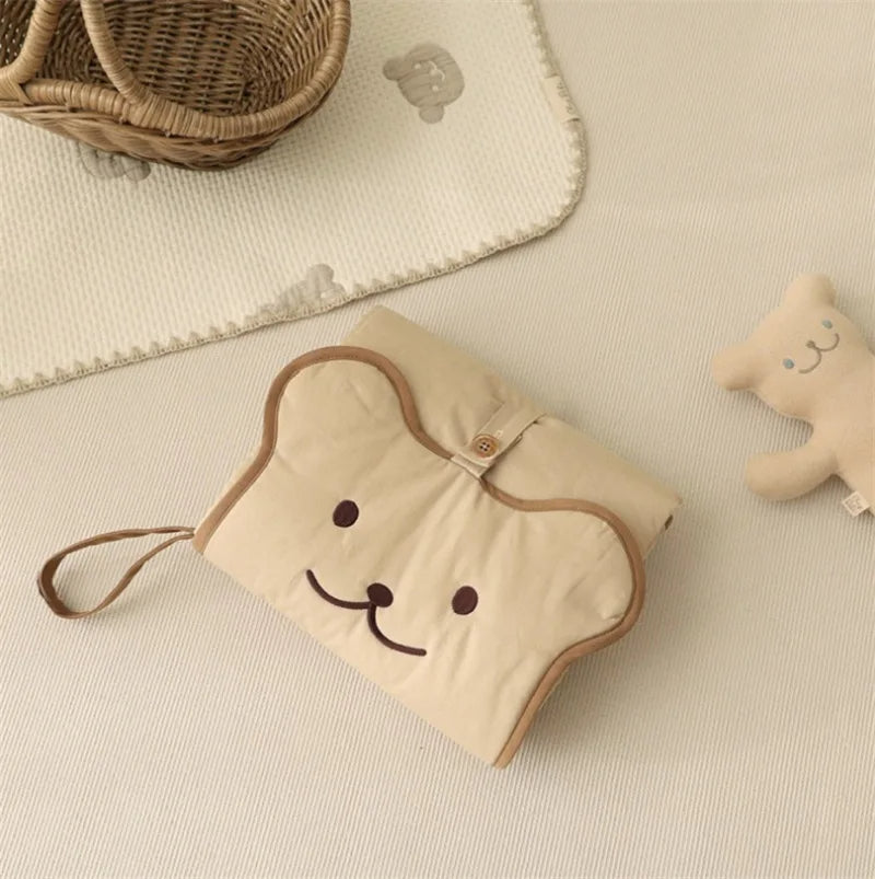 tapis à langer nomade sur bureau