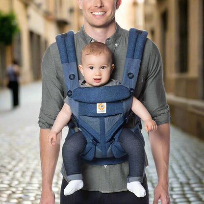 porte bébé randonnée bleu avec papa