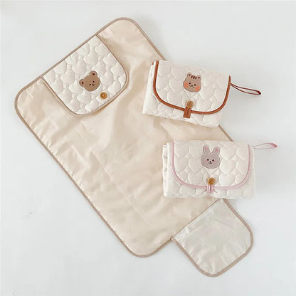 Tapis à Langer Bébé Pochette Pliable Motifs Animaux | Doucino™