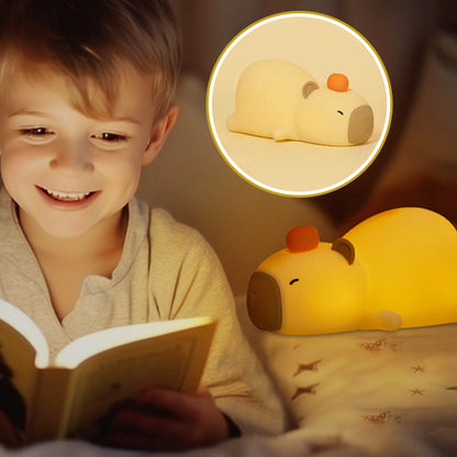 veilleuse capybara enfant qui lit lumière douce