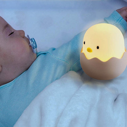 veilleuse poussin Poussy bébé dort paisiblement